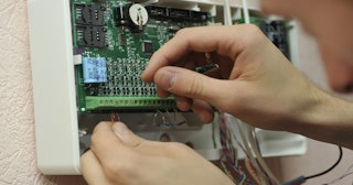 Монтаж аварийных сигнализаций от 3100 руб. в Красноуфимске